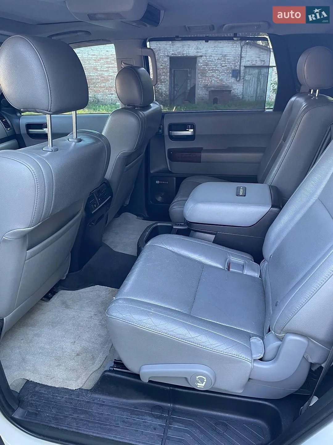 2010 Toyota Sequoia - мініатюра 11