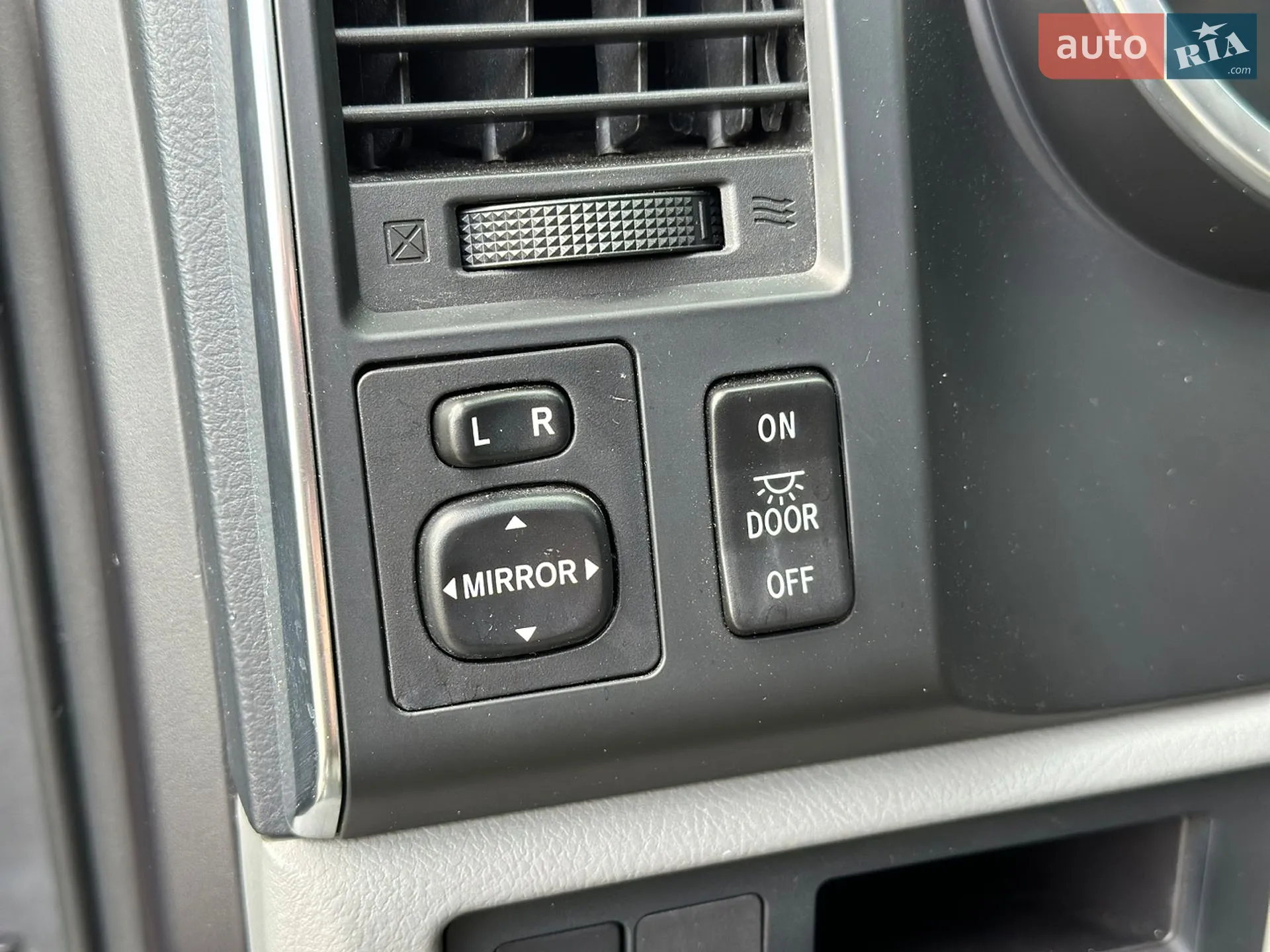 2017 Toyota Sequoia - мініатюра 33