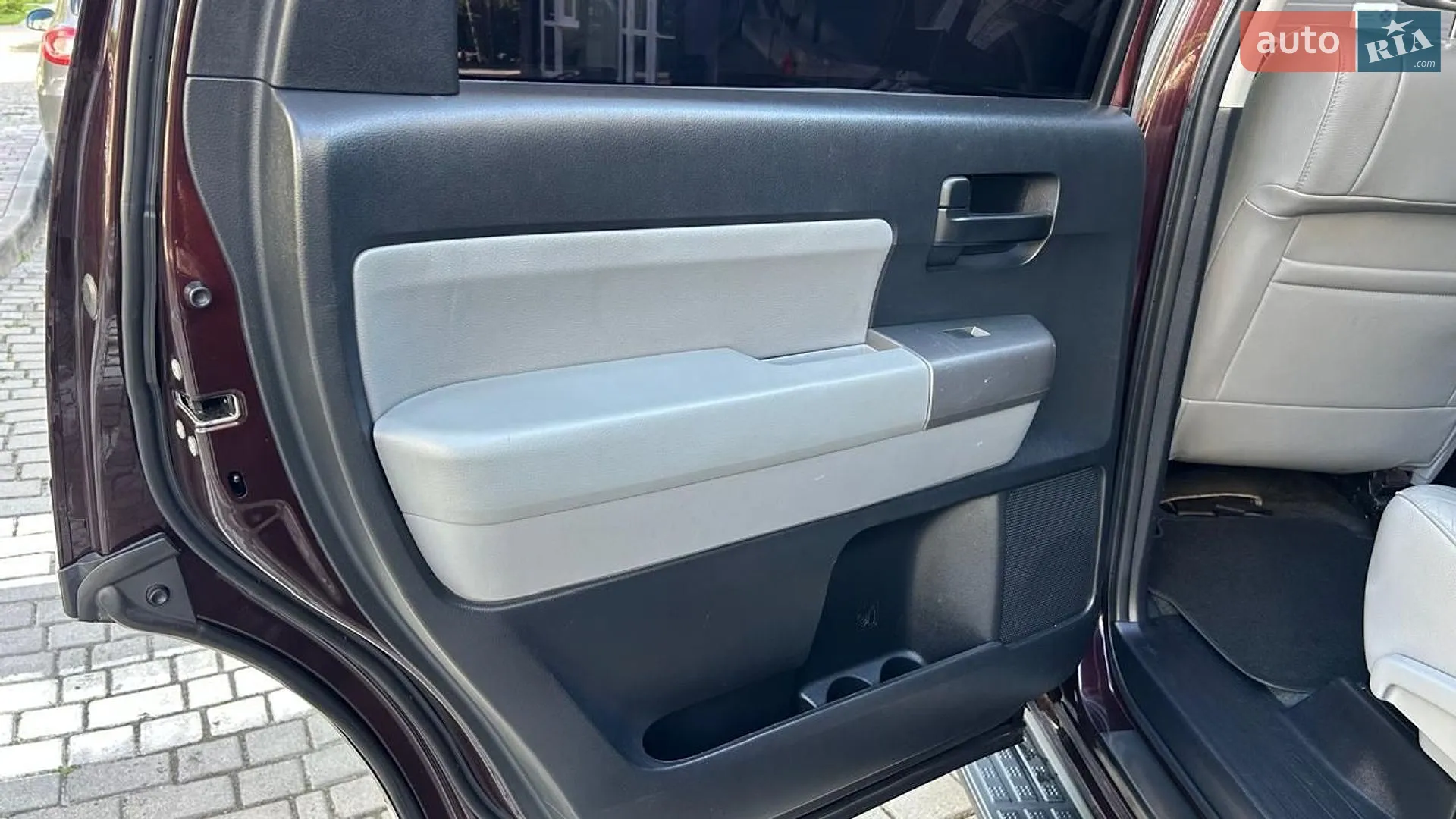 2012 Toyota Sequoia - мініатюра 27
