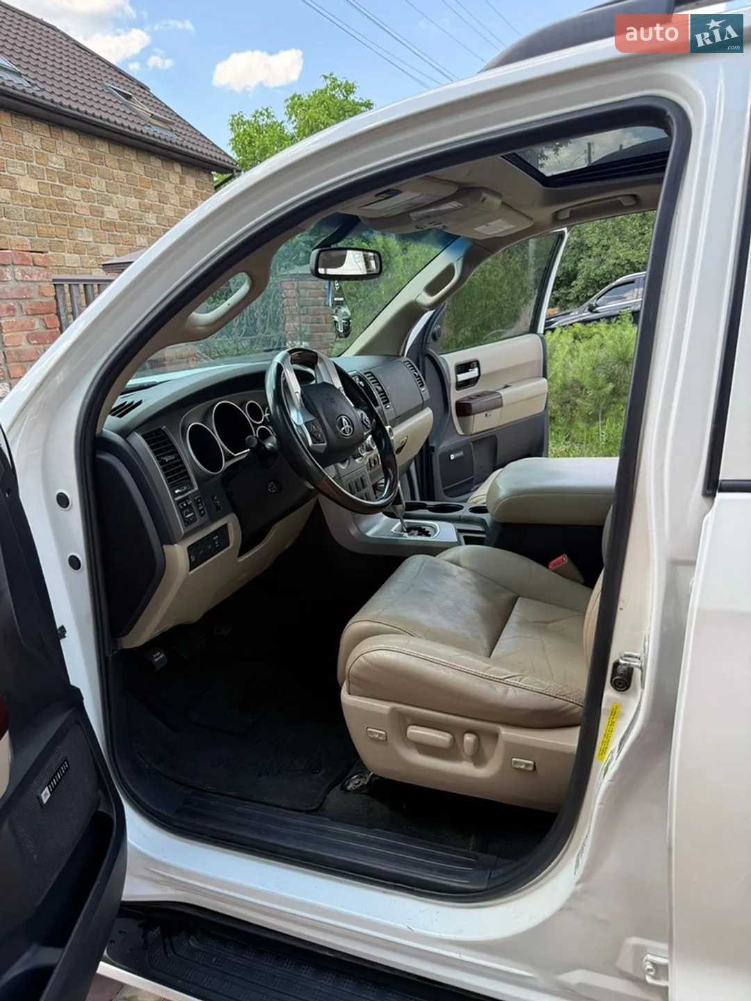 2016 Toyota Sequoia - мініатюра 16