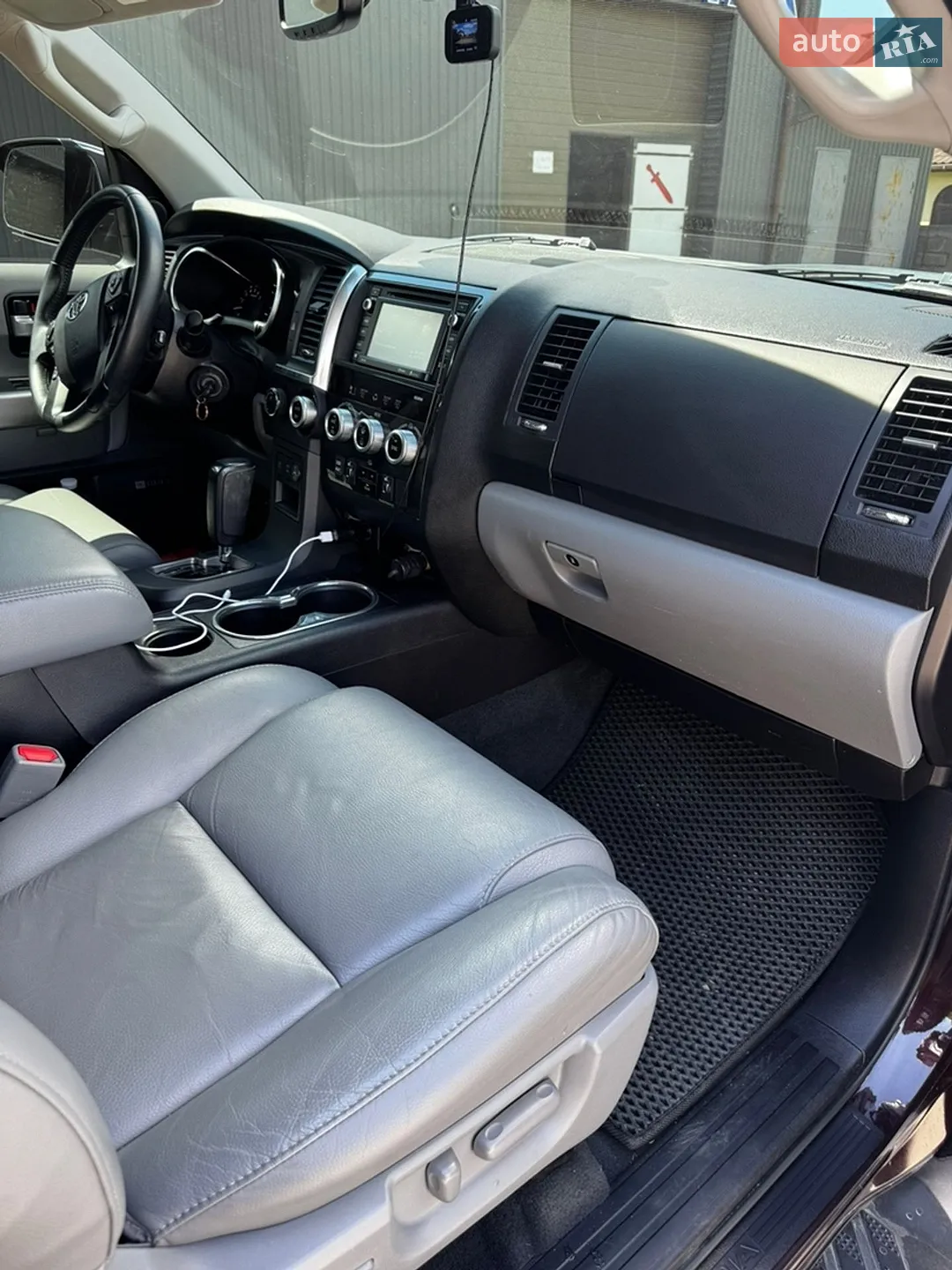 2018 Toyota Sequoia - мініатюра 11