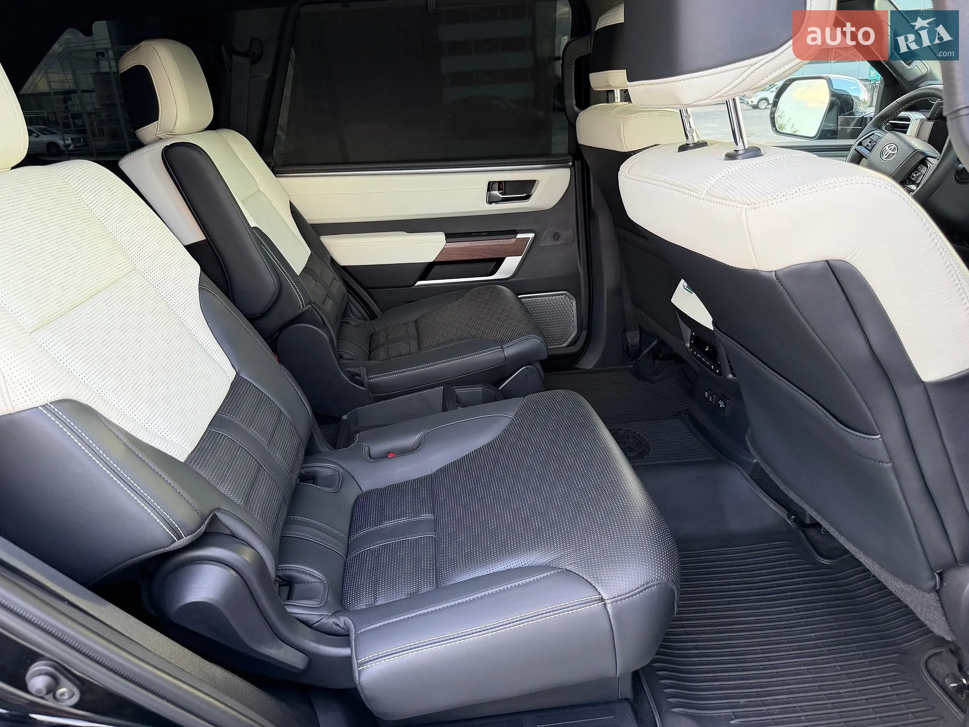 2023 Toyota Sequoia - мініатюра 25