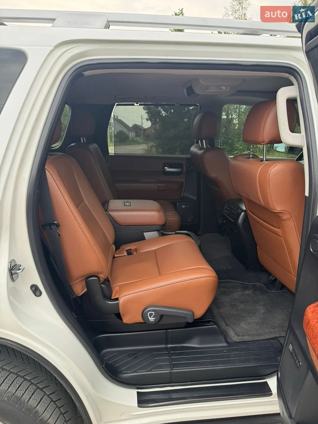 2018 Toyota Sequoia - мініатюра 16