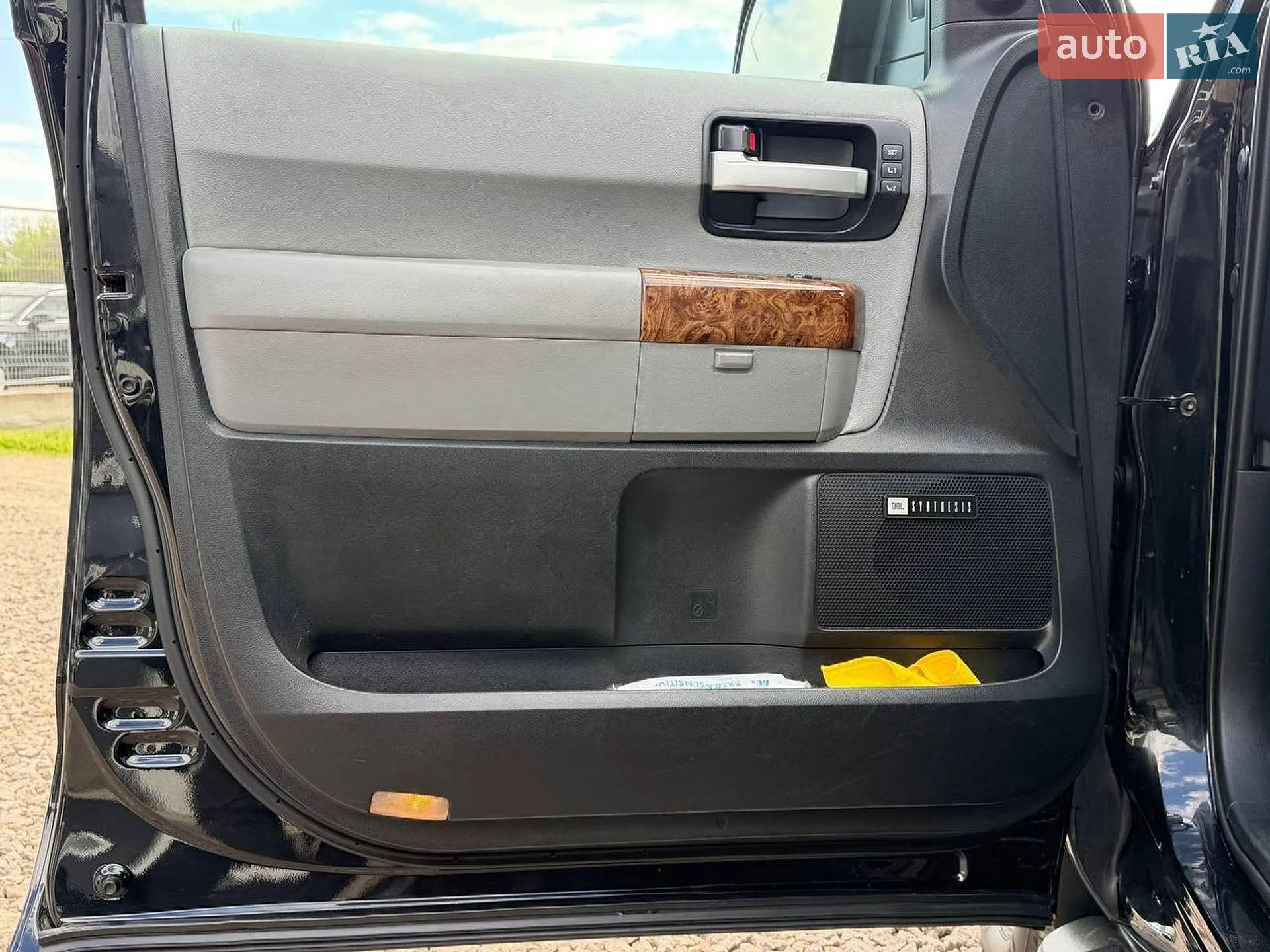 2010 Toyota Sequoia - мініатюра 11