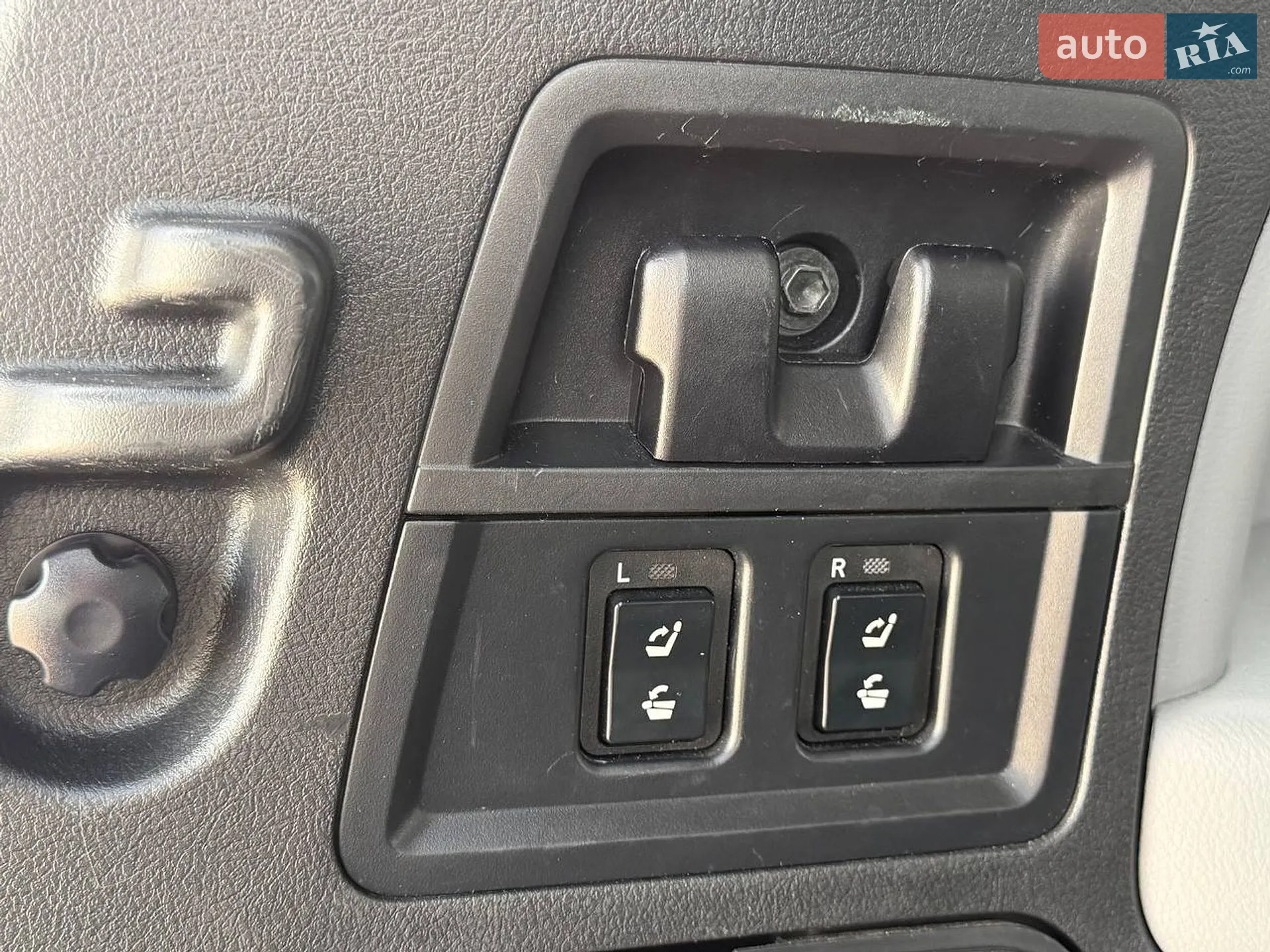 2010 Toyota Sequoia - мініатюра 28