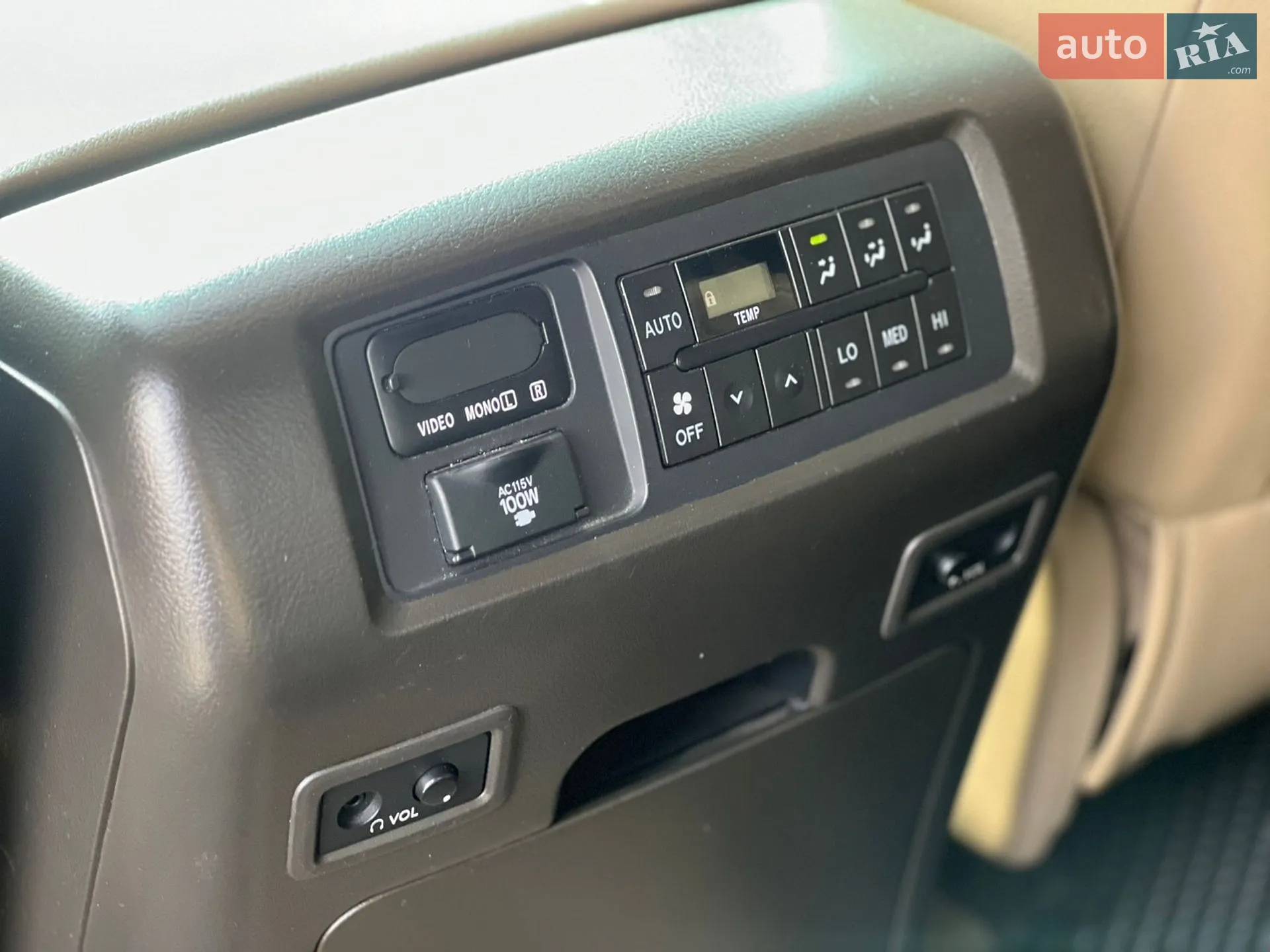 2010 Toyota Sequoia - мініатюра 39