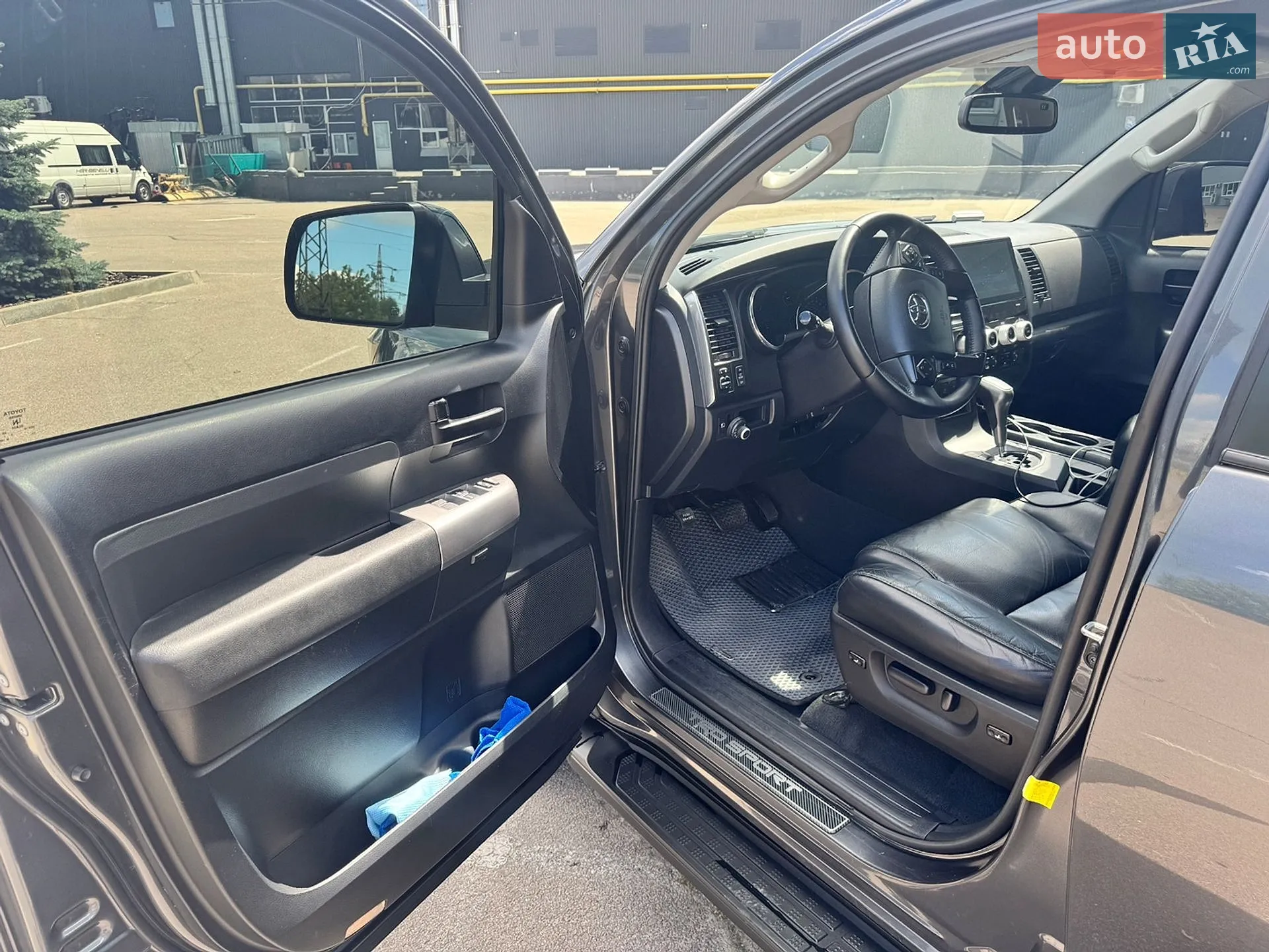 2019 Toyota Sequoia - мініатюра 17
