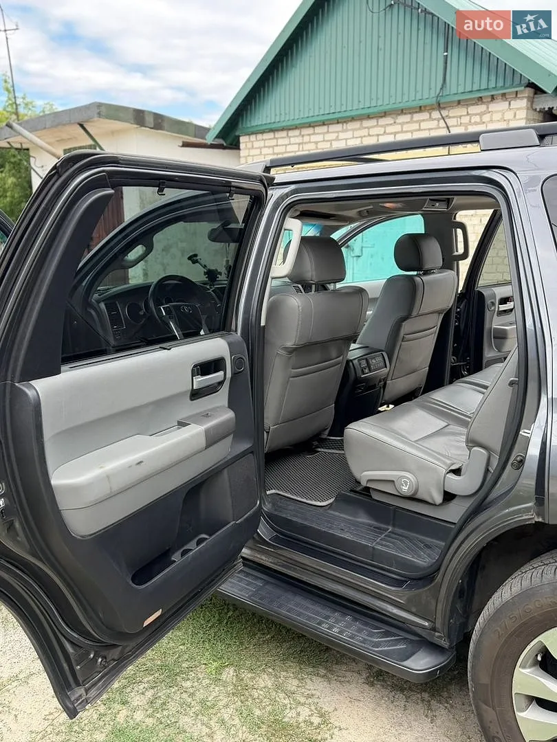 2016 Toyota Sequoia - мініатюра 16