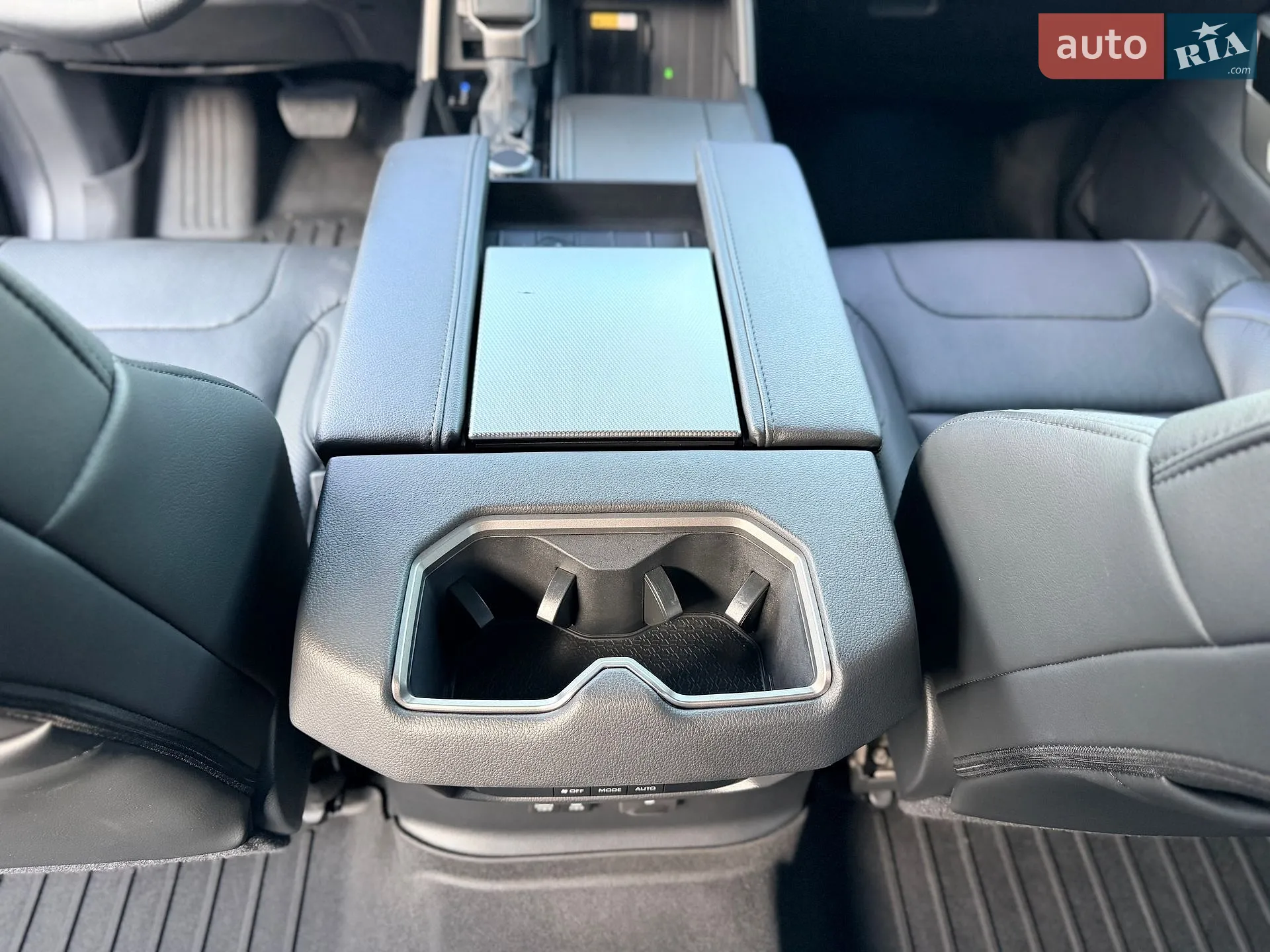2024 Toyota Sequoia - мініатюра 27