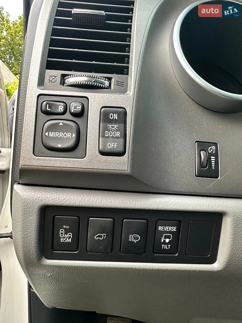 2015 Toyota Sequoia - мініатюра 11
