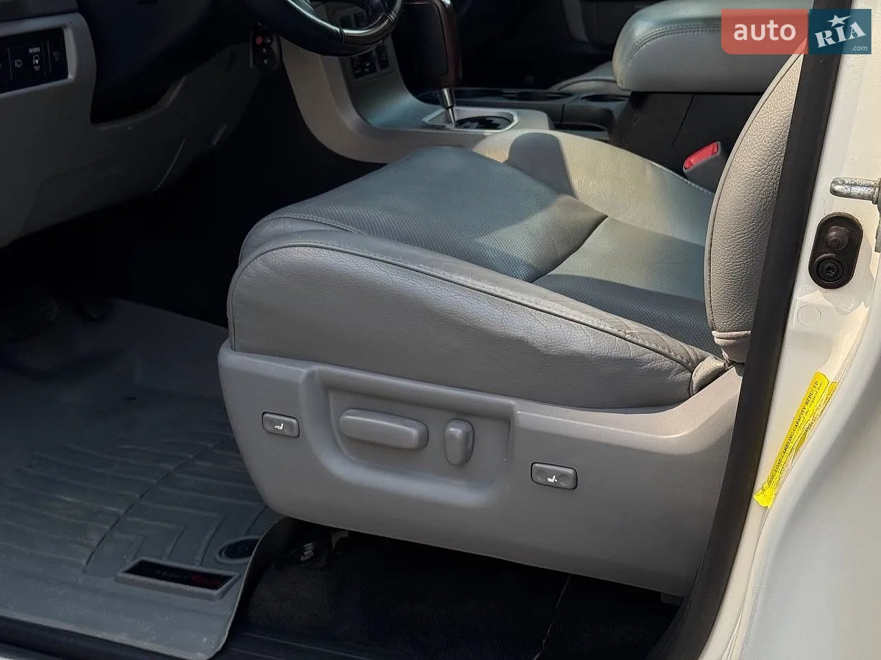2013 Toyota Sequoia - мініатюра 27