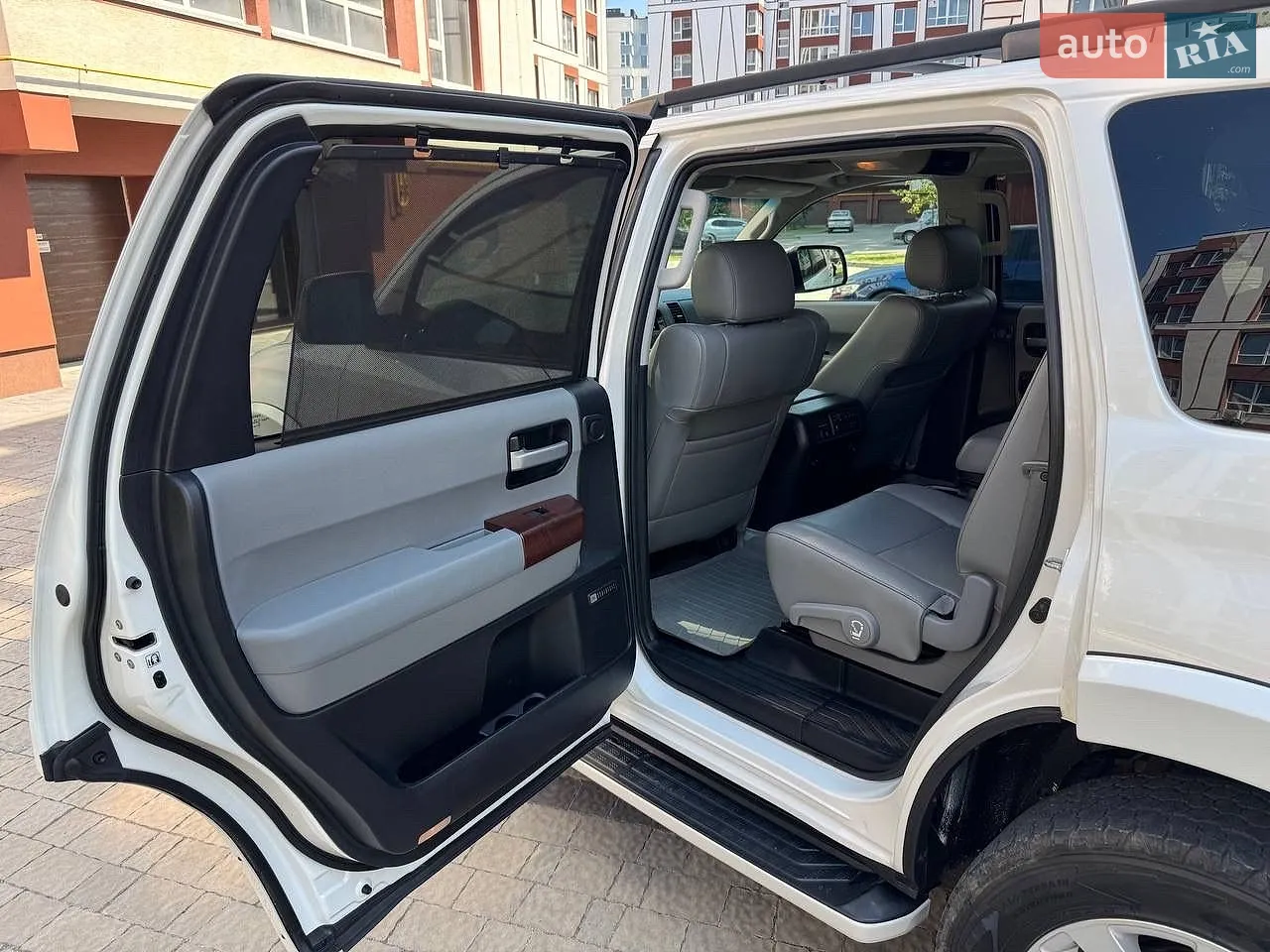 2013 Toyota Sequoia - мініатюра 39