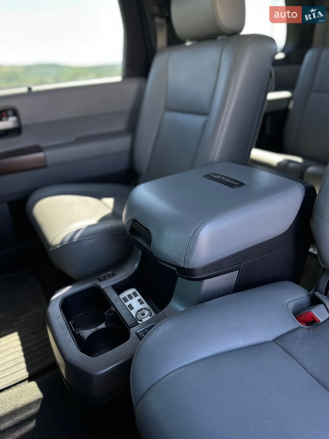 2015 Toyota Sequoia - мініатюра 8
