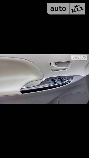 Минивэн Toyota Sienna 2013 в Калуше