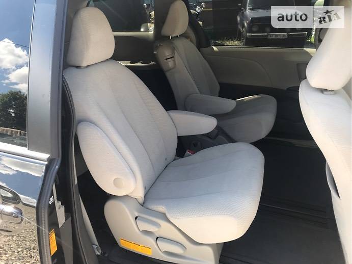 Минивэн Toyota Sienna 2013 в Калуше