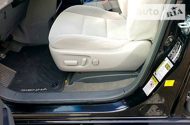Мінівен Toyota Sienna 2015 в 