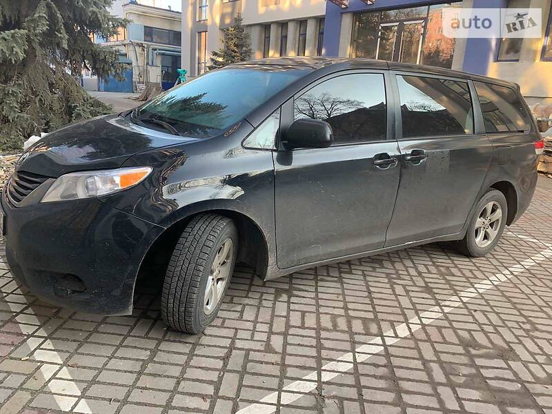 Мінівен Toyota Sienna 2010 в Києві