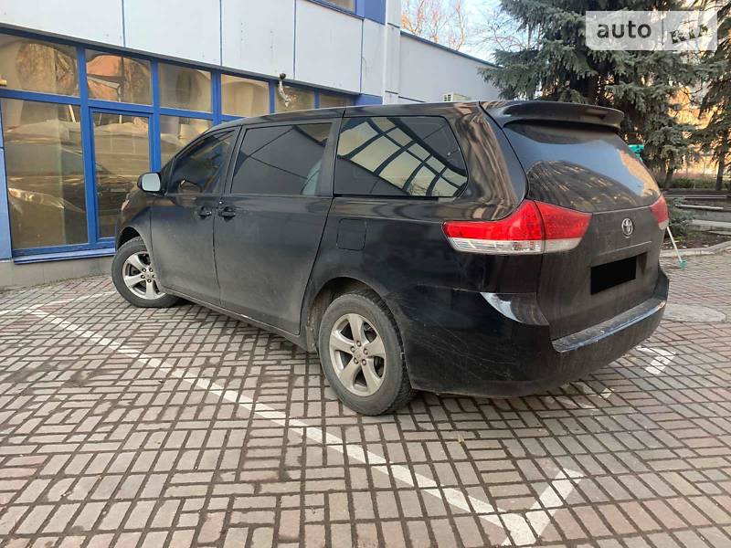 Мінівен Toyota Sienna 2010 в Києві
