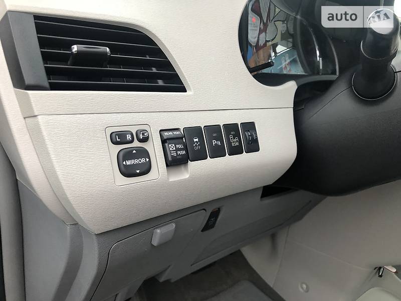 Мінівен Toyota Sienna 2014 в Житомирі