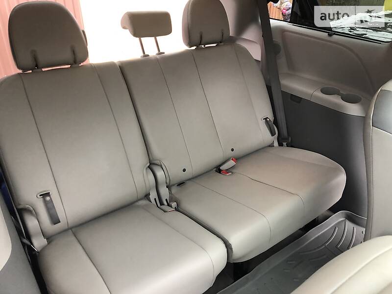 Мінівен Toyota Sienna 2014 в Житомирі