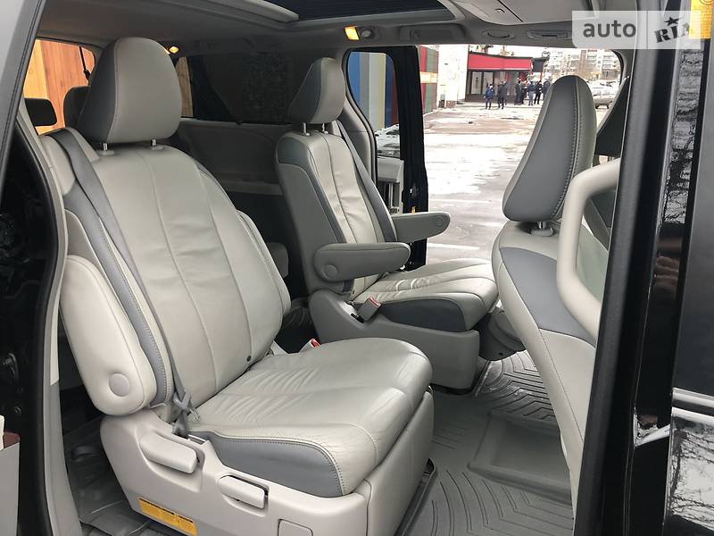 Мінівен Toyota Sienna 2014 в Житомирі