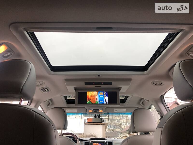 Мінівен Toyota Sienna 2014 в Житомирі