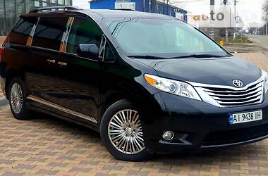 Мінівен Toyota Sienna 2015 в 