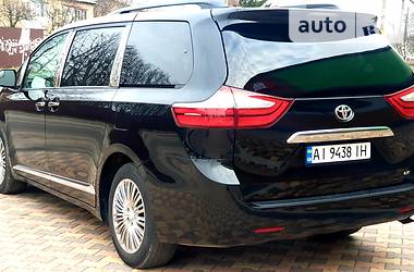 Мінівен Toyota Sienna 2015 в 