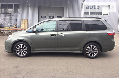 Минивэн Toyota Sienna 2019 в Киеве