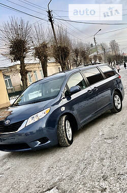 Универсал Toyota Sienna 2014 в Белой Церкви