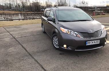 Универсал Toyota Sienna 2012 в Сватово