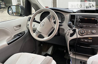 Мінівен Toyota Sienna 2011 в Тернополі