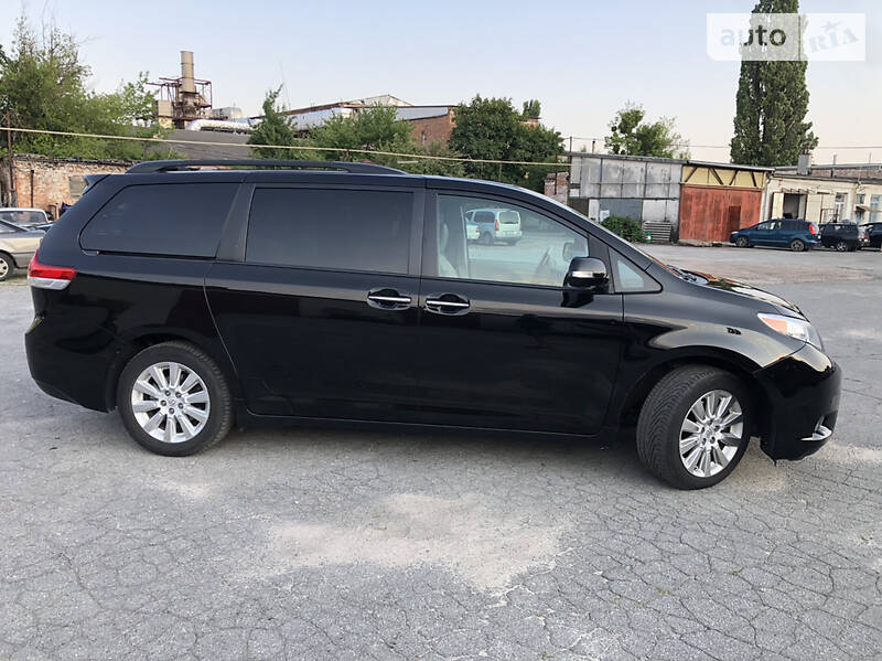 Мінівен Toyota Sienna 2014 в Житомирі