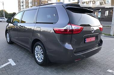 Мінівен Toyota Sienna 2017 в Луцьку