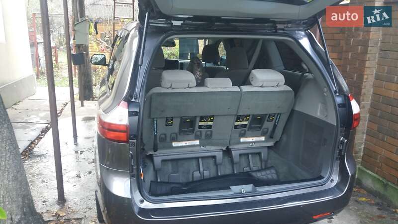 Минивэн Toyota Sienna 2017 в Киеве
