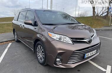 Минивэн Toyota Sienna 2019 в Виннице