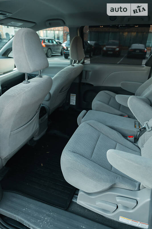 Минивэн Toyota Sienna 2018 в Киеве
