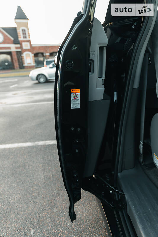 Минивэн Toyota Sienna 2018 в Киеве