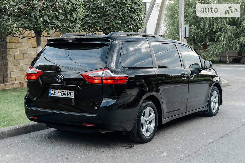 Минивэн Toyota Sienna 2018 в Киеве
