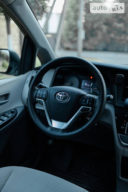 Минивэн Toyota Sienna 2018 в Киеве