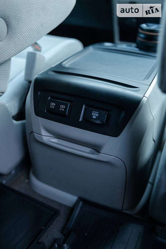 Минивэн Toyota Sienna 2018 в Киеве