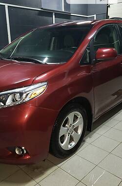 Минивэн Toyota Sienna 2017 в Кременчуге