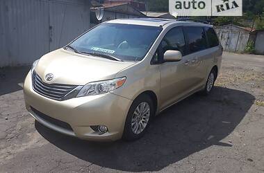Минивэн Toyota Sienna 2013 в Киеве