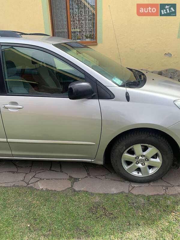 Універсал Toyota Sienna 2006 в Сокалі