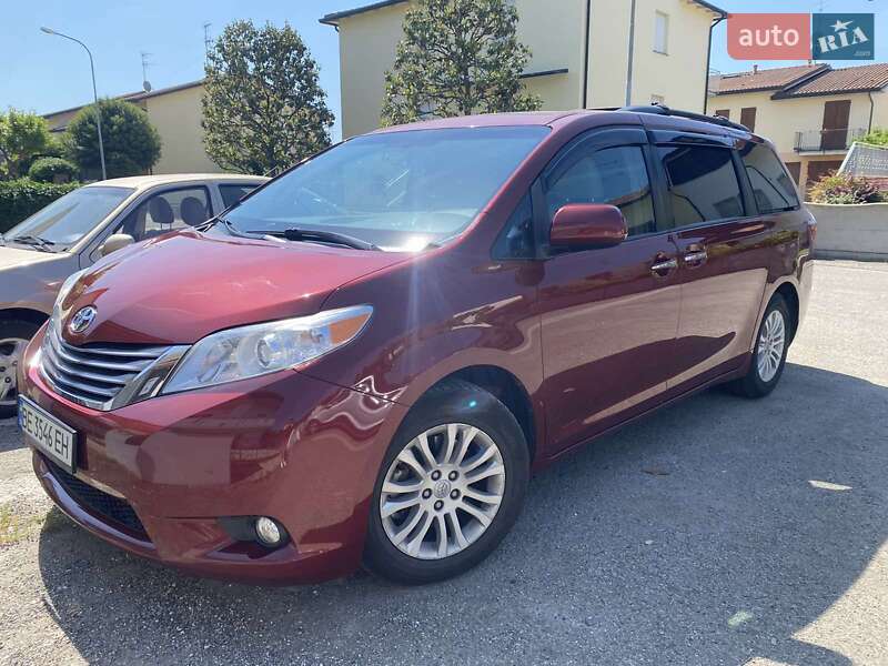 Минивэн Toyota Sienna 2017 в Николаеве