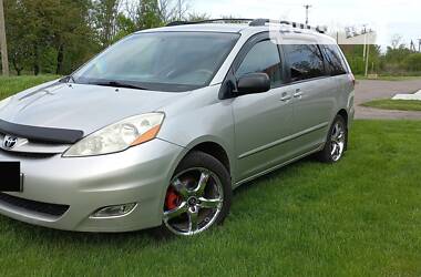 Мінівен Toyota Sienna 2007 в Пирятині