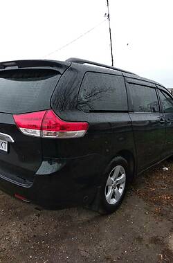 Минивэн Toyota Sienna 2010 в Харькове