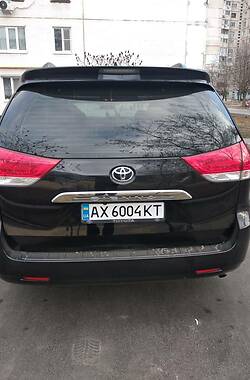 Мінівен Toyota Sienna 2010 в Харкові