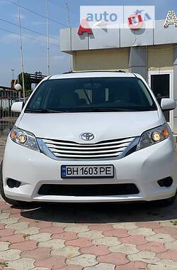 Мінівен Toyota Sienna 2017 в 