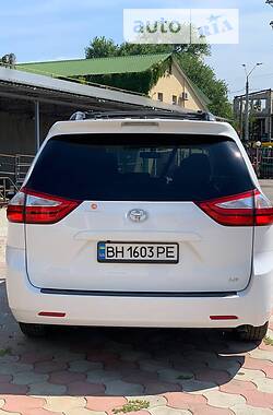Мінівен Toyota Sienna 2017 в 